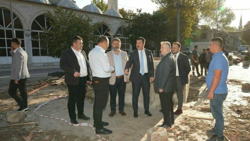 Bursa’nın o ilçesine yeni meydan ve çeşme Yenişehir Belediye Başkanı Ercan Özel, ilçeye bir meydan bir de