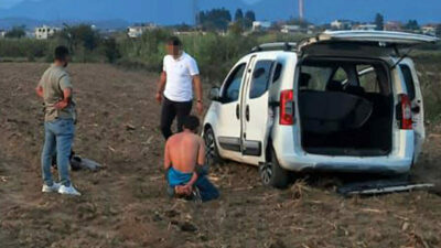 Cezaevi firarileri kaçarken araçlarıyla girdikleri tarlada yakalandı
