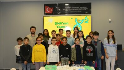 Bursa Nilüfer’de çocuklar muzdan DNA izolasyonu yaptı