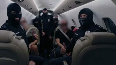 Kırmızı bültenle arananan iki kişi Türkiye’ye getirildi