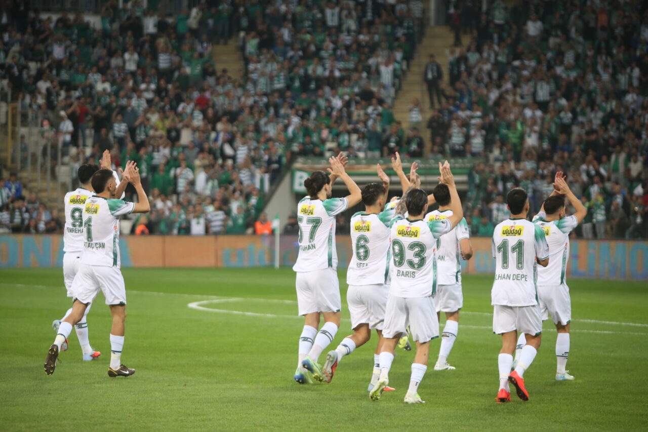 Bursaspor’da yeni dönemin ilk sınavı! Binlerce kişi bu maçı bekliyor… Bursaspor’da yeni dönemin ilk sınavı! Binlerce kişi bu maçı bekliyor…