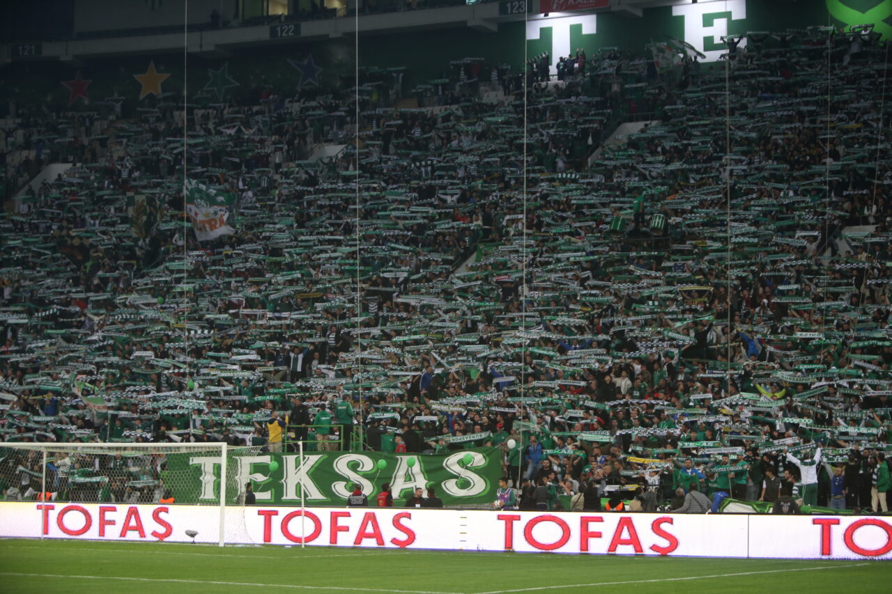 Bursaspor tribünleri doldu taştı! İşte taraftar sayısı Bursaspor tribünleri doldu taştı! İşte taraftar sayısı