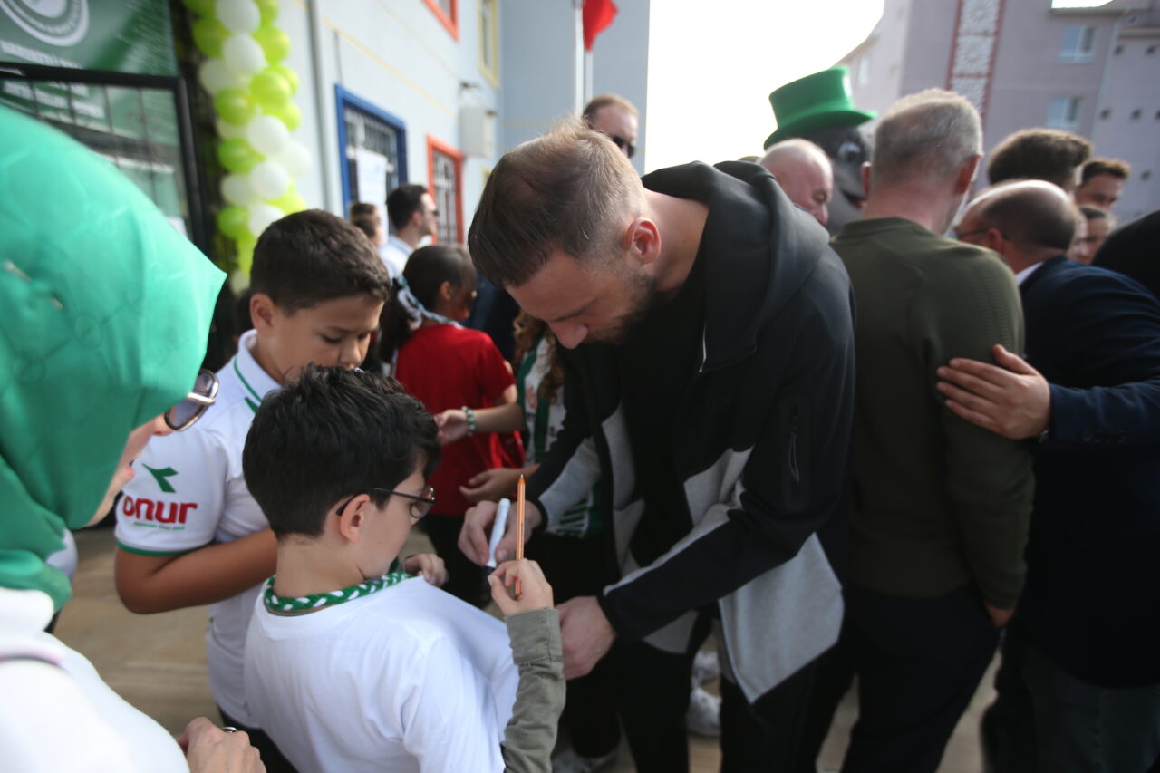 Bursaspor’a sevgi seli! Bursaspor’a sevgi seli!