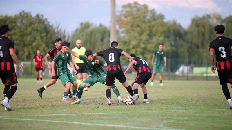 Bursaspor’un gençlerinden ilk yenilgi