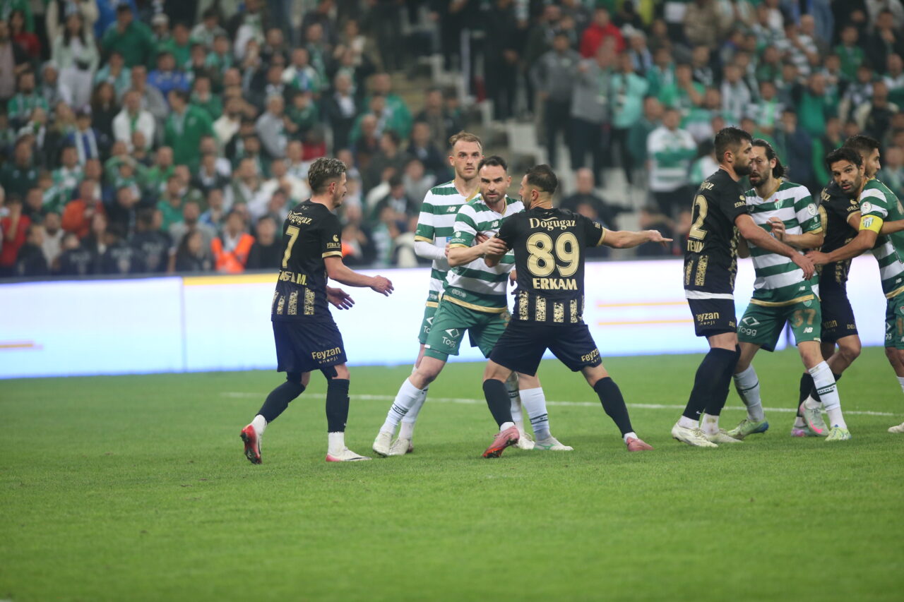 Bursaspor’un tecrübeli ismi dalya dedi! Bursaspor’un tecrübeli ismi dalya dedi!