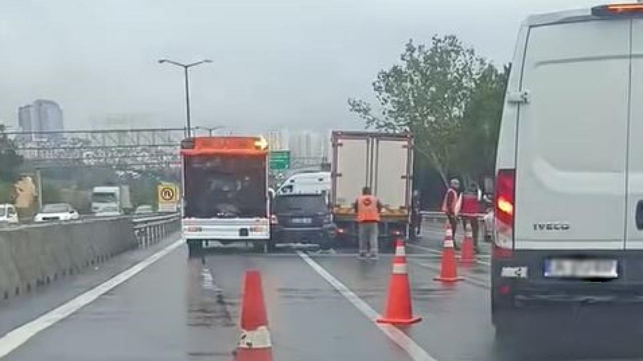 Geri viteste unutulan araç ikinci kazaya neden oldu