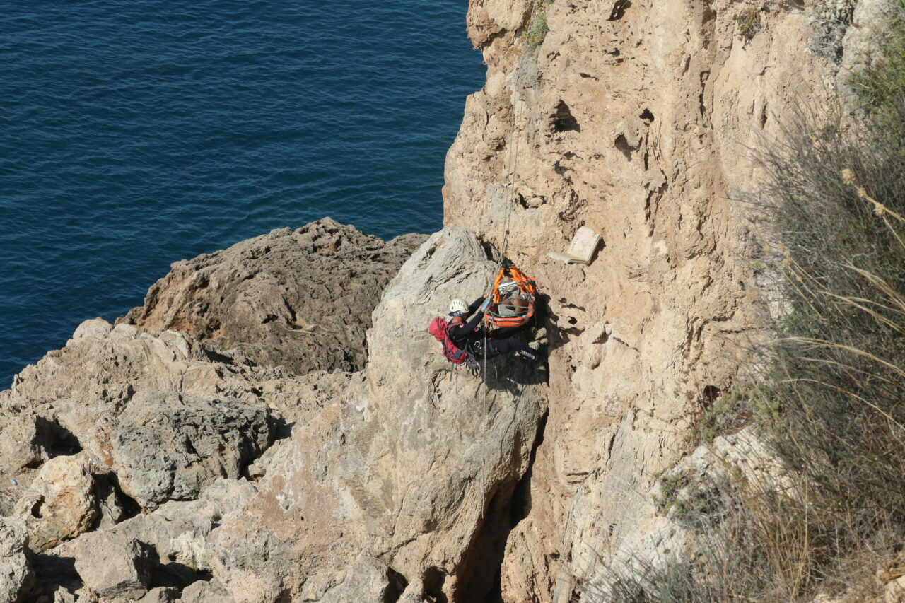 Falezlerde cansız bedeni bulundu Falezlerde cansız bedeni bulundu