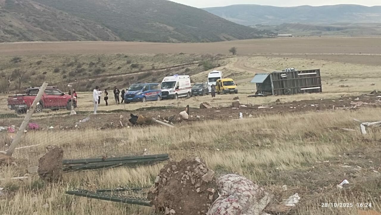 Fırtına nedeniyle konteyner devrildi: 1 ölü, 3 yaralı