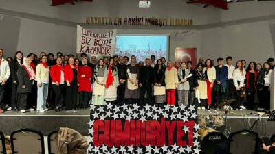 Bursa Erkek Lisesi’nde ‘Cumhuriyeti Biz Böyle Kazandık’ oratoryosu