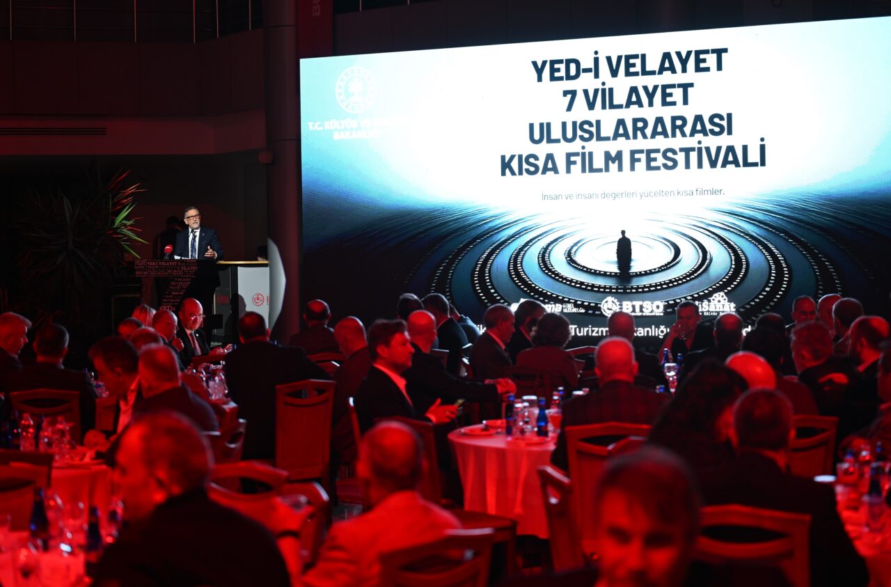 Türk tarihinin 7 büyük şahsiyeti beyaz perdede Türk tarihinin 7 büyük şahsiyeti beyaz perdede