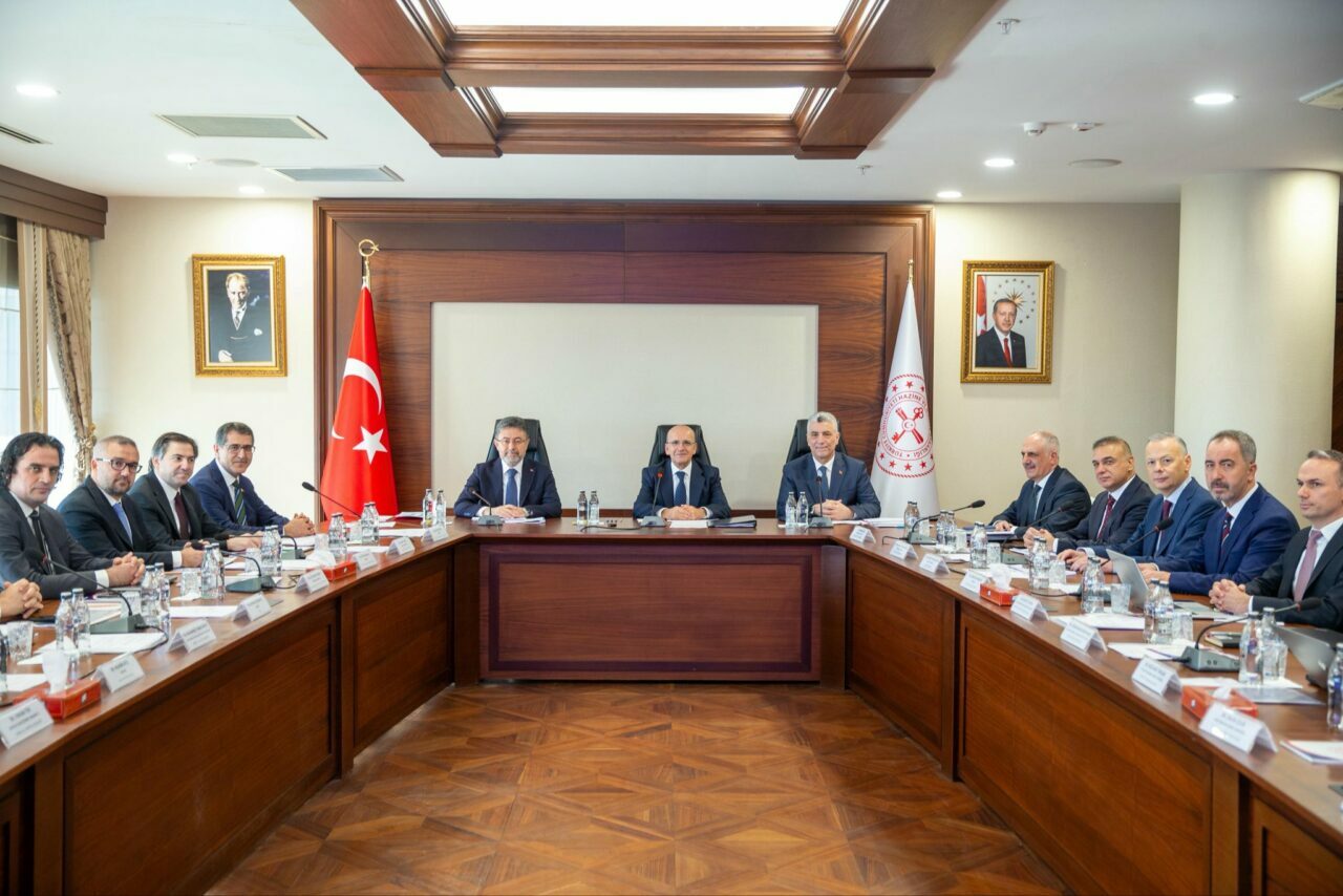 Gıda Komitesi, Bakan Şimşek’in ev sahipliğinde toplandı Gıda Komitesi, Bakan Şimşek’in ev sahipliğinde toplandı