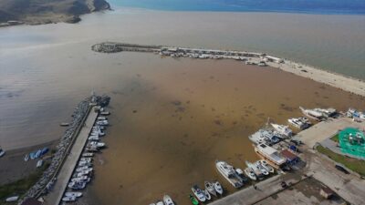 Gökçeada’da denizin rengi değişti