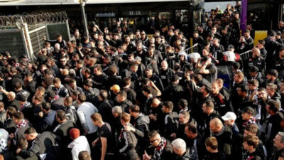 Beşiktaş taraftarı Rams Park’a 30 otobüs geldi