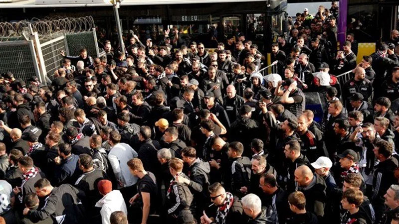 Beşiktaş taraftarı Rams Park’a 30 otobüs geldi