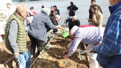 Bursa Nilüfer’de yaşlıların ellerinden toprağa can suyu