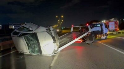 İki otomobil kafa kafaya çarpıştı: 4 yaralı