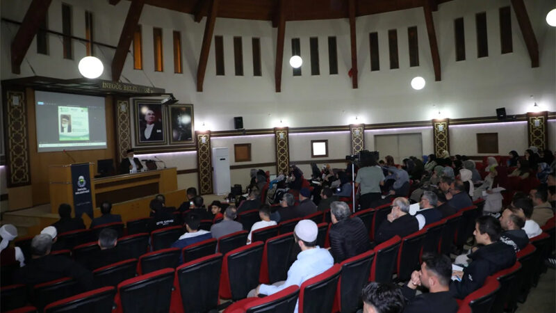 Hasan Basri Balcı ‘huzurlu ve mutlu ailenin’ şifrelerini anlattı İnegöl Belediyesi’nin Aile Hayatı İyileştirme Derneği iş birliğinde düzenlediği “Aile