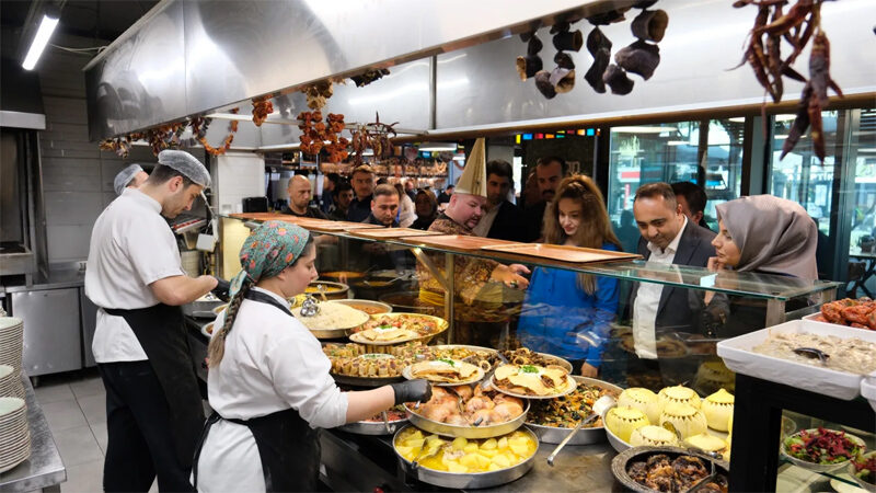 Bursa’da 7 asırlık lezzetlere yoğun ilgi İnegöl Belediyesi’nin lezzet durağı Gastro İnegöl, Osmanlı Saray Mutfağı Menüsüyle