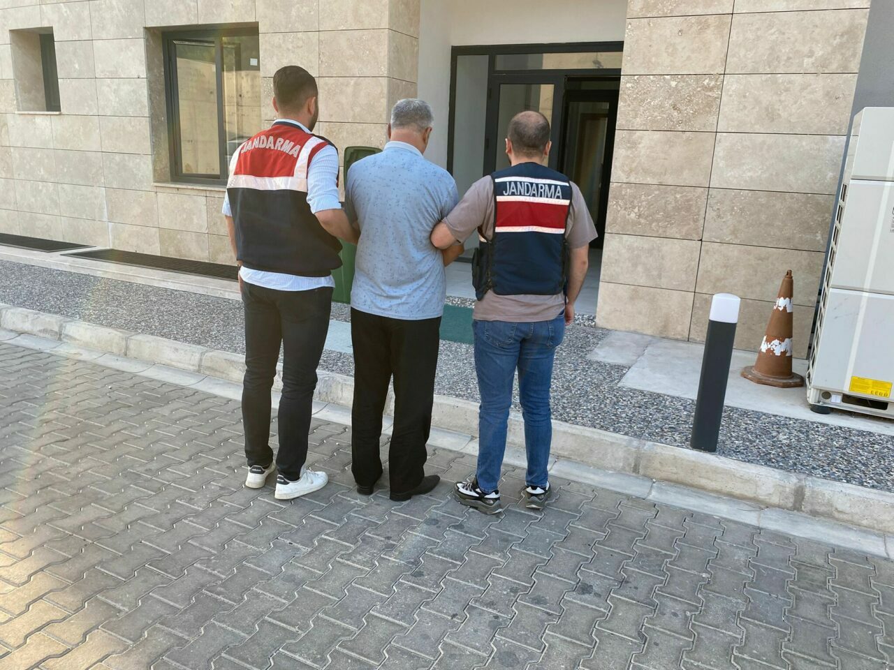 İzmir’de DEAŞ operasyonu İzmir’de DEAŞ operasyonu