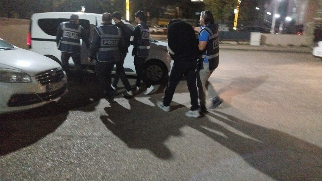 Kadın dolandırıcıları tutuklandı