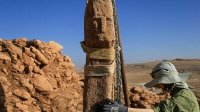 Karahantepe’de önemli keşif: İlk kez insan yüzlü dikili taş bulundu