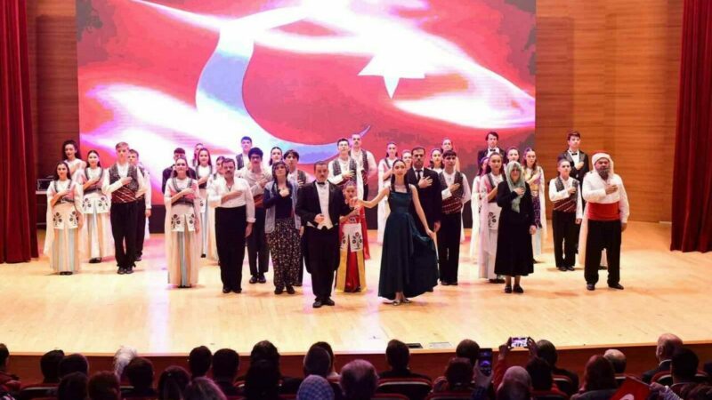 Kestel’de Cumhuriyet Bayramı coşkusu Kestel Belediyesi, Cumhuriyet’in 102. yılı etkinlikleri çerçevesinde Muhsin Yazıcıoğlu Kültür