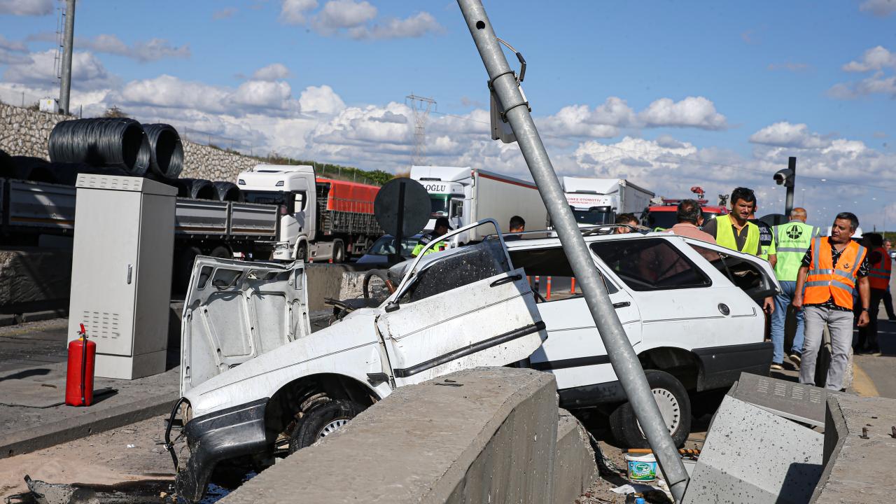 Gişelerde feci kaza: 2 kişi öldü