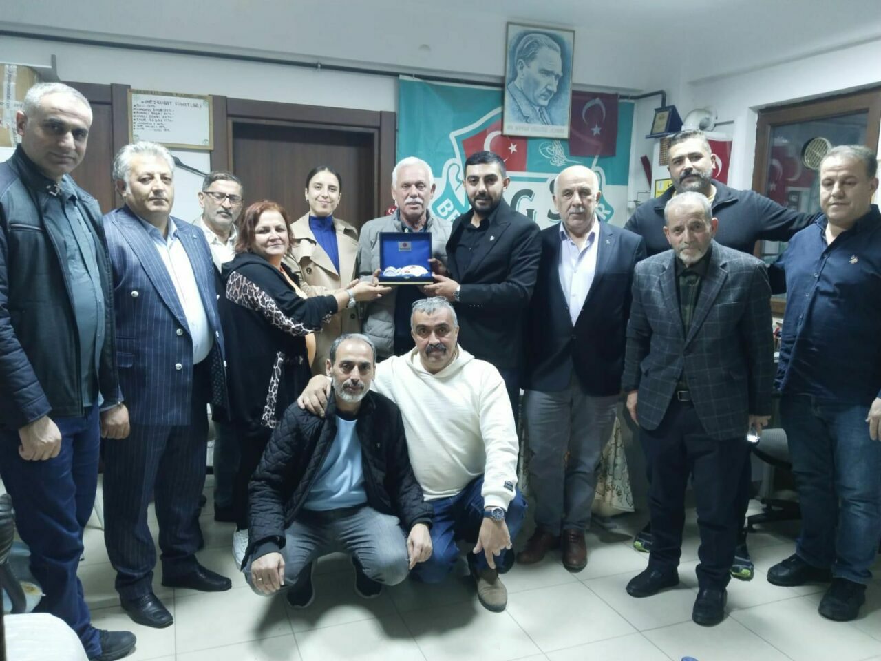 MHP Yıldırım İlçe Başkanlığı üyeleri vatandaşlarla bir araya geliyor