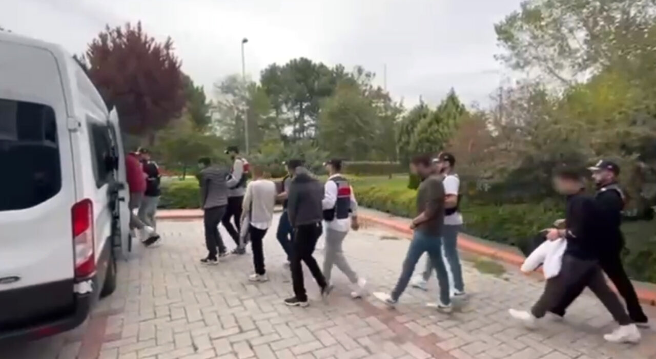 MİT’ten siber suç örgütüne operasyon: 10 tutuklama MİT’ten siber suç örgütüne operasyon: 10 tutuklama