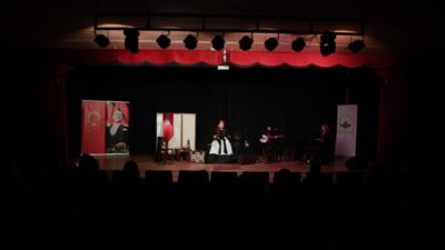 Osmangazi’de Cumhuriyet’in ışığı bu kez sahneye yansıdı