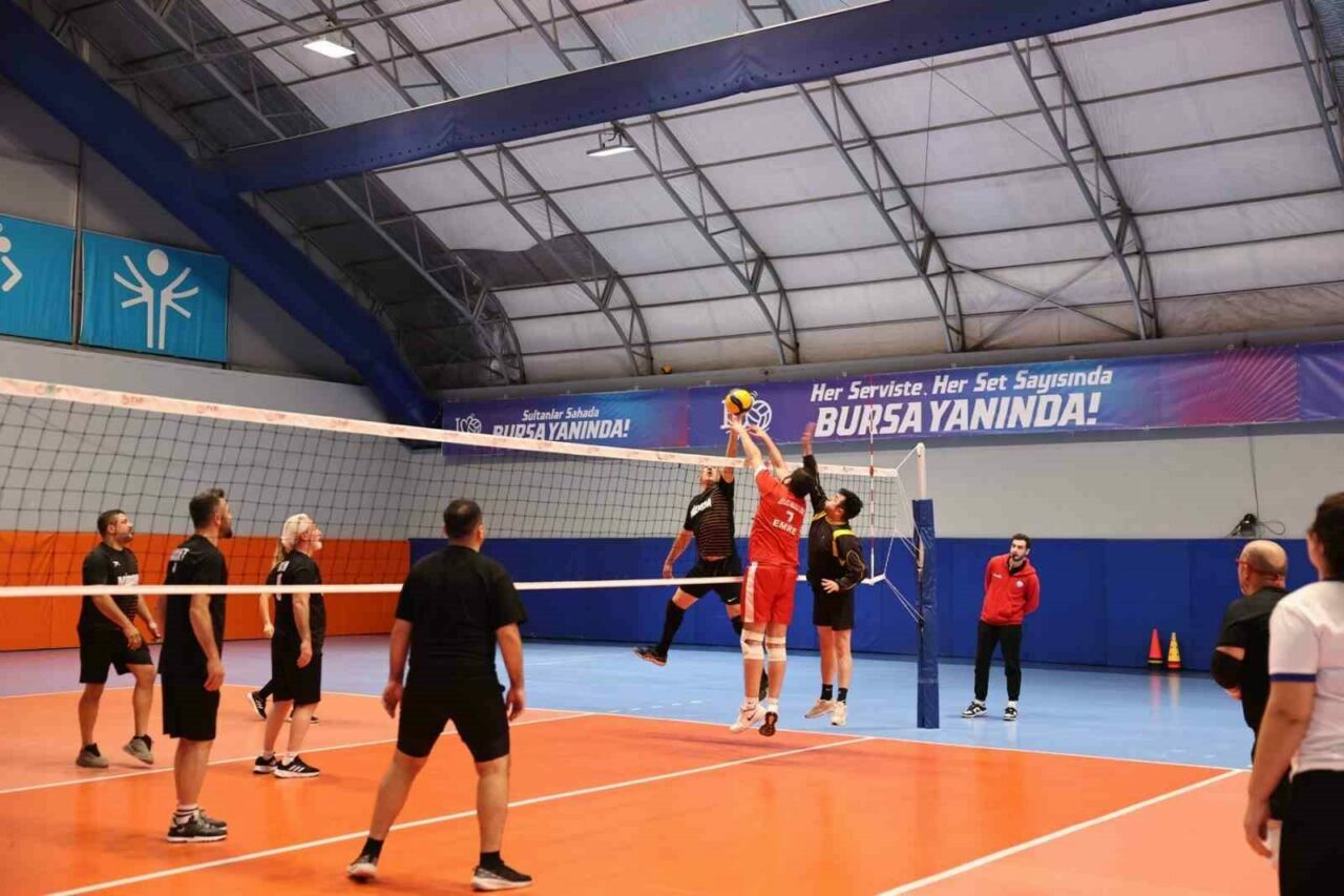 Nilüfer Belediyesi çalışanları filede ter döktü