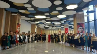 Nilüfer Kadın Korosu’ndan Cumhuriyet defilesi