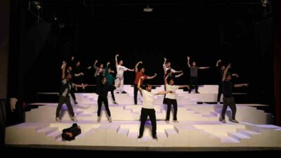 Nilüfer Kent Tiyatrosu iftiharla sunar: ’Lüküs Hayat’