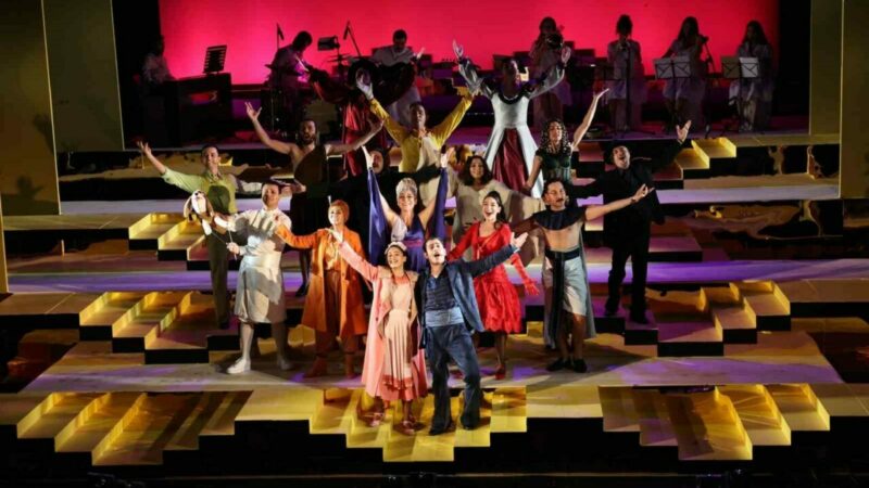 Nilüfer Kent Tiyatrosu’ndan “Lüküs Hayat” ile görkemli sezon açılışı Nilüfer Belediyesi Kent Tiyatrosu (NKT), 2025-2026 sezonunu Türk tiyatrosunun klasiği