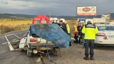 Öğrenci servisiyle otomobil çarpıştı: 2 ölü, 8 yaralı