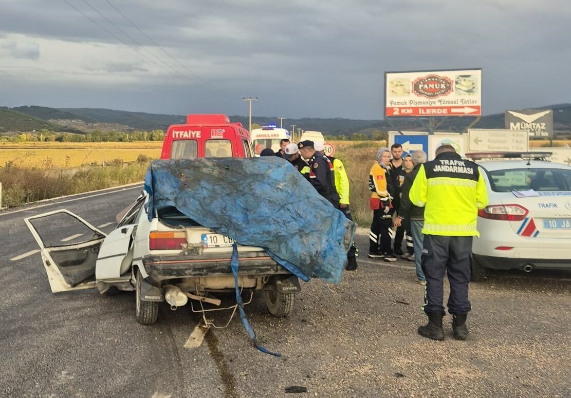 Öğrenci servisiyle otomobil çarpıştı: 2 ölü, 8 yaralı
