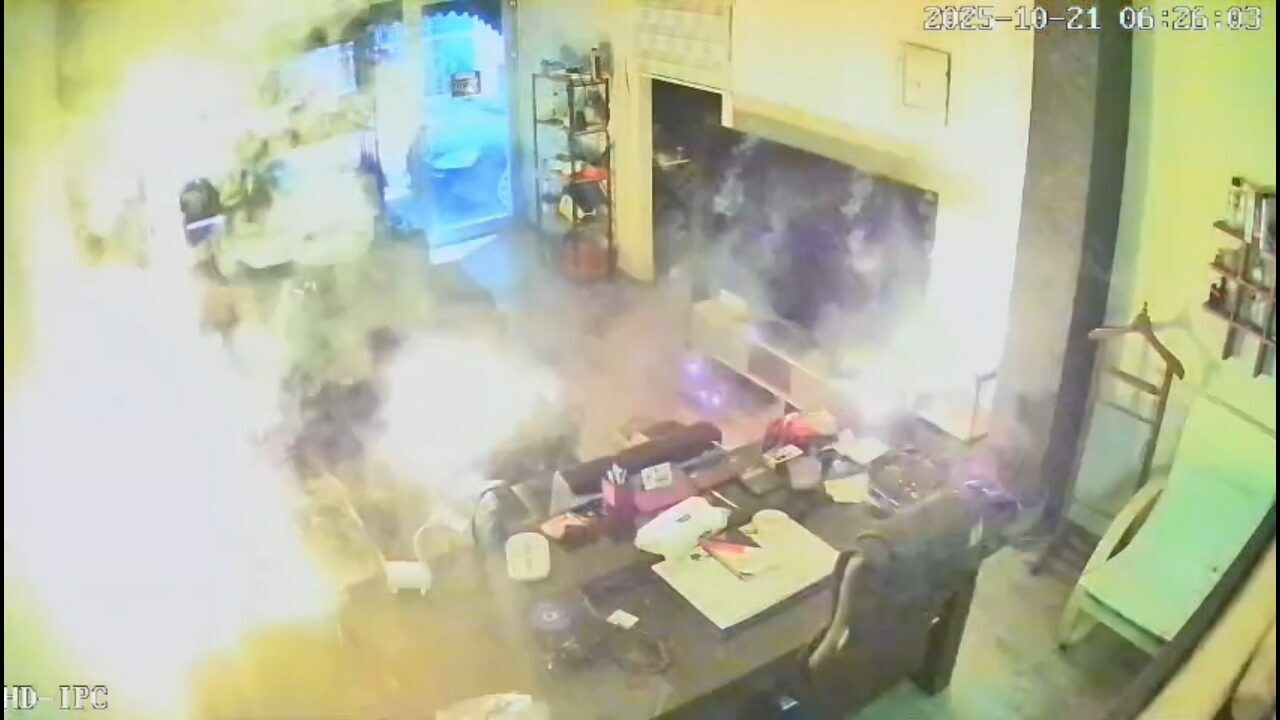 Şarjda bırakılan matkap bataryası dükkanı yaktı Şarjda bırakılan matkap bataryası dükkanı yaktı