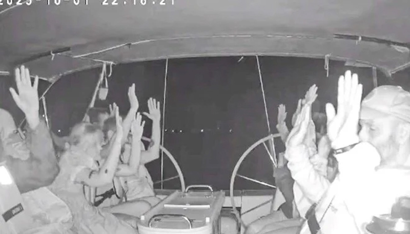 İsrail’in Sumud filosu baskını: 8 metrelik tekneye 8 asker saldırdı İsrail’in Sumud filosu baskını: 8 metrelik tekneye 8 asker saldırdı