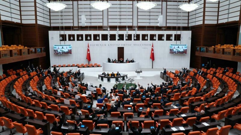 Özgür Özel dahil 12 vekilin dokunulmazlık dosyası Meclis’te Cumhuriyet Halk Partisi (CHP) Genel Başkanı Özgür Özel'in de aralarında