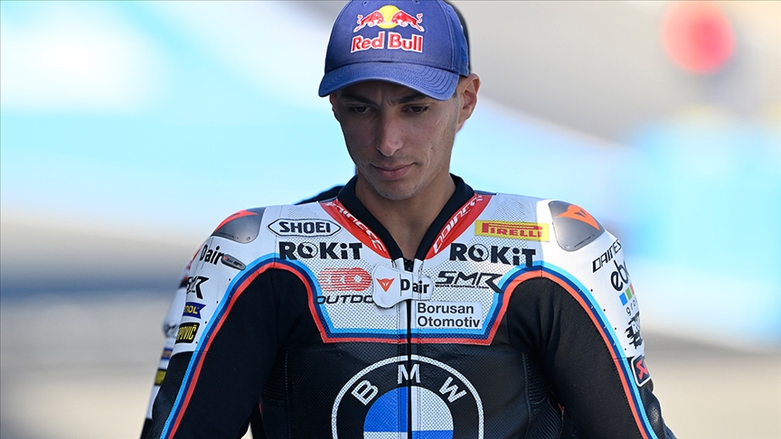 Toprak Razgatlıoğlu, rakibinin çarpması sonucu yarışı tamamlayamadı