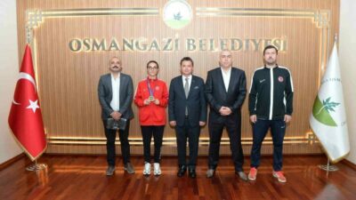 Türkiye ve Bursa’nın gururu milli sporcudan Başkan Aydın’a ziyaret