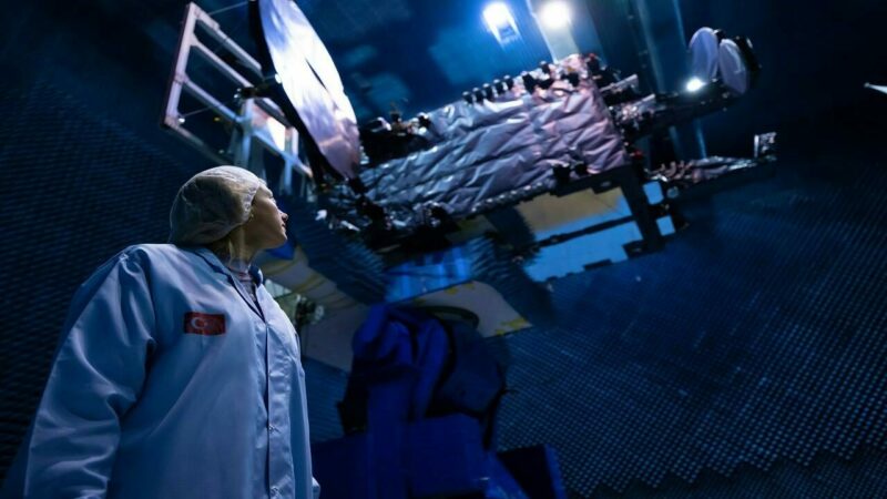 Türkiye'nin uydu haberleşme operatörü TÜRKSAT, küresel uydu pazarındaki gücünü perçinlemek