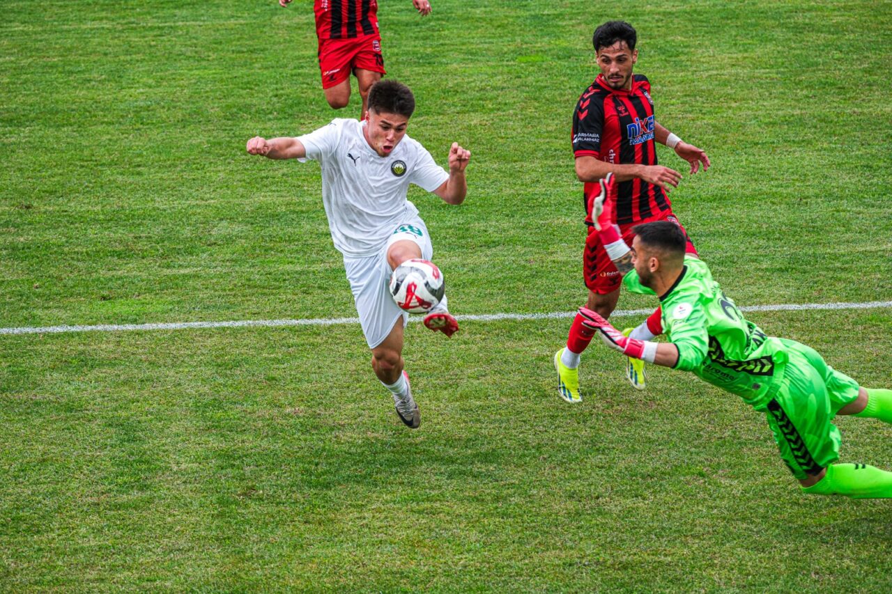 Bursa’nın 3.lig ekibi 2 puanı evinde bıraktı Bursa’nın 3.lig ekibi 2 puanı evinde bıraktı