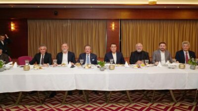 Devlet eski Bakanı Cavit Çağlar dostlarıyla hasret giderdi