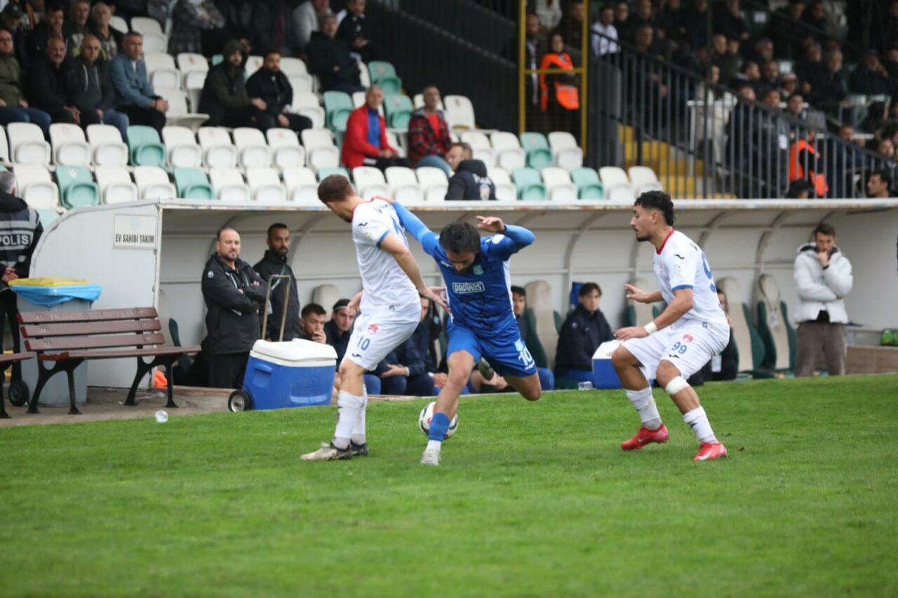 3. Lig’deki Bursa takımına liderliği kaybettiren yenilgi! 3. Lig’deki Bursa takımına liderliği kaybettiren yenilgi!