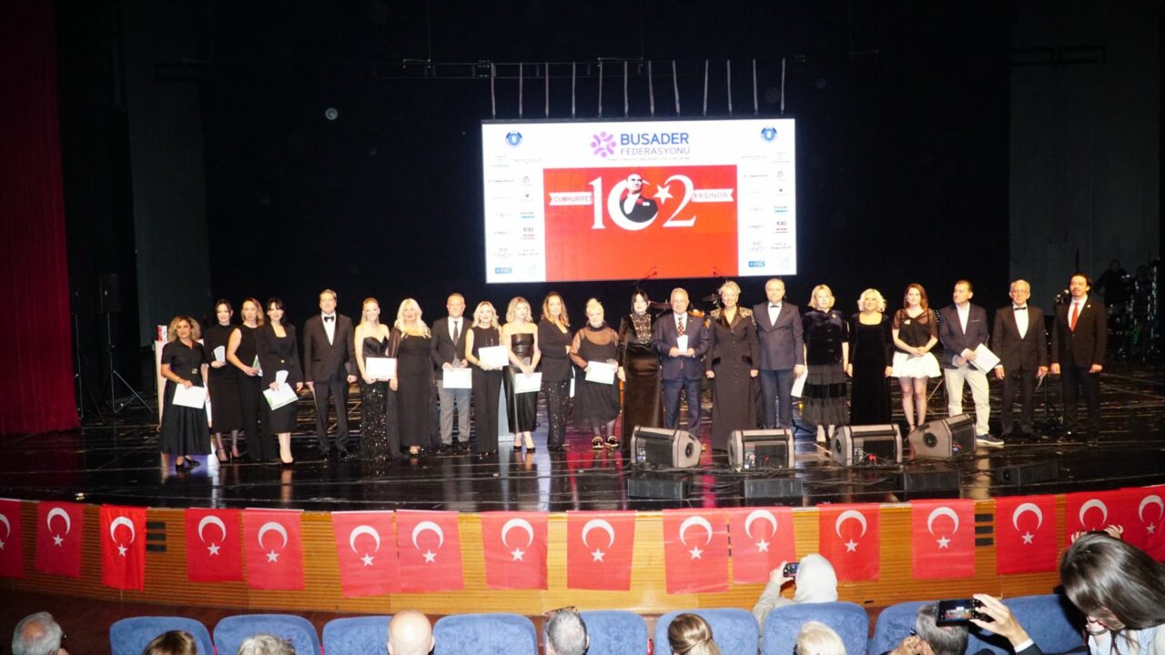 BUSADER’den Cumhuriyetin 102. yılına özel anlamlı kutlama BUSADER’den Cumhuriyetin 102. yılına özel anlamlı kutlama
