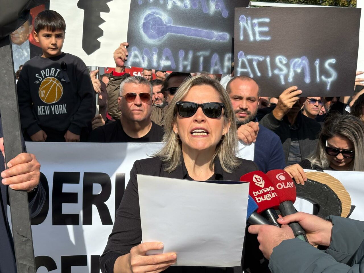 Bursa’da Atış Yapı mağdurları ses yükseltti: “Hayallerimiz çalındı, adalet istiyoruz” Bursa’da Atış Yapı mağdurları ses yükseltti: “Hayallerimiz çalındı, adalet istiyoruz”