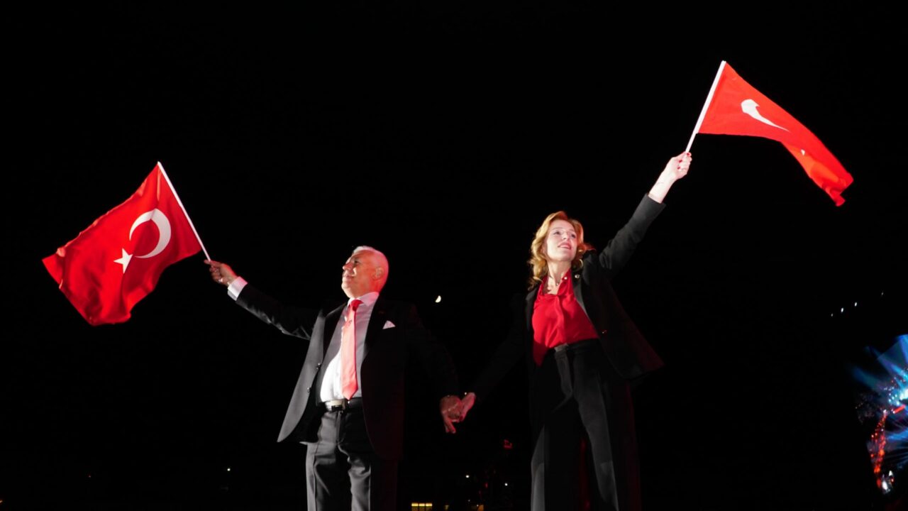 Bursa FSM’ye akın etti: On binlerle Cumhuriyet coşkusu…