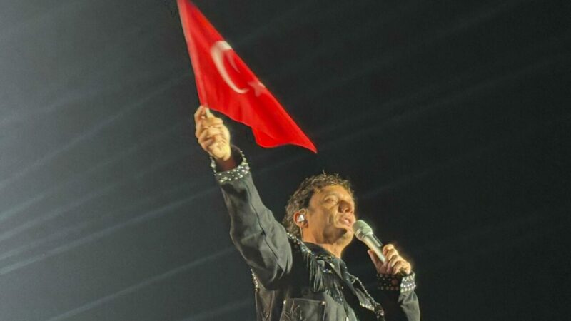 Bursa’da Edis rüzgarı: “Bu şehir benim için çok özel” Bursa'da Cumhuriyet coşkusu Edis konseriyle taçlandı...