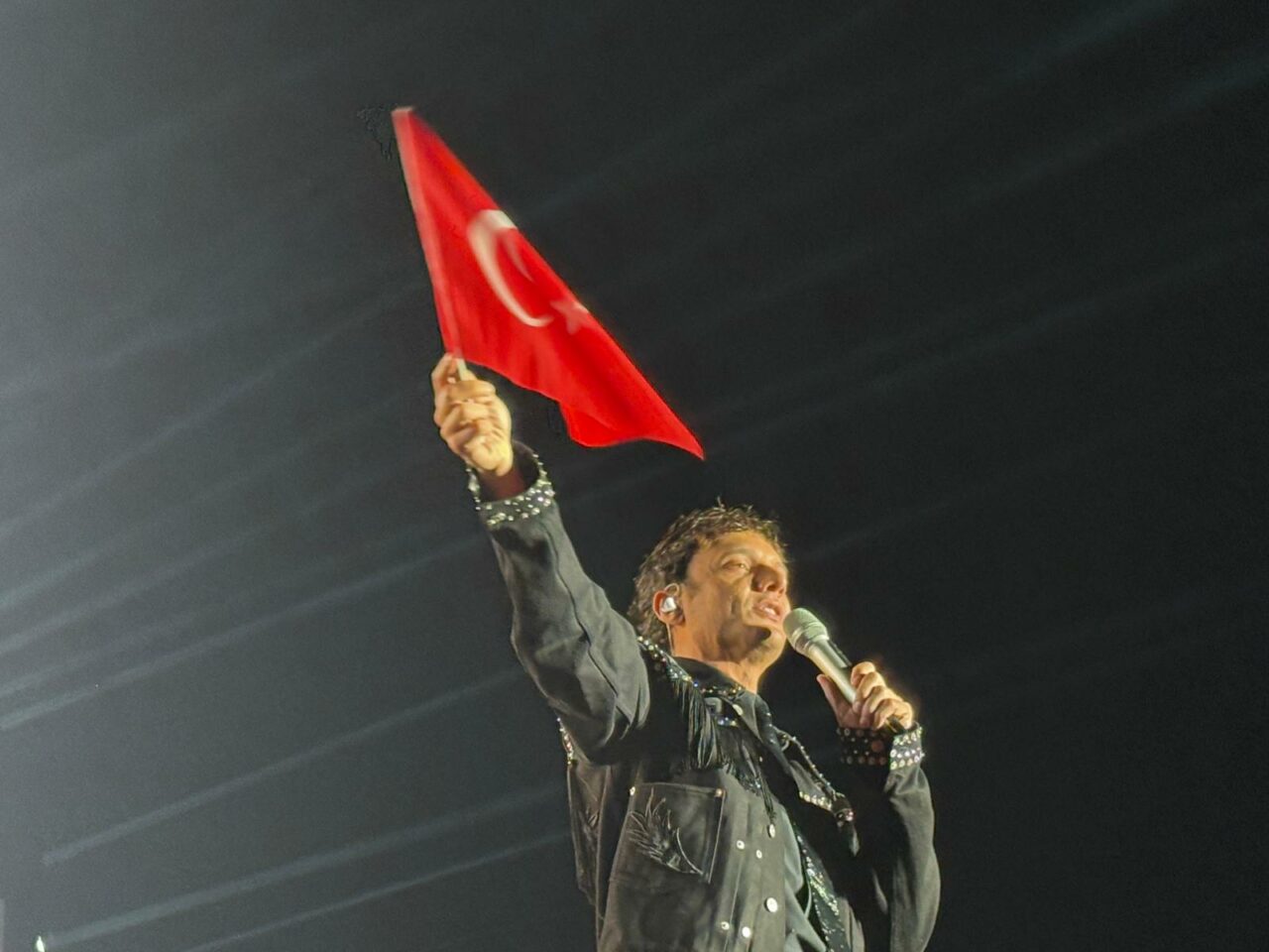 Bursa’da Edis rüzgarı: “Bu şehir benim için çok özel” Bursa’da Edis rüzgarı: “Bu şehir benim için çok özel”